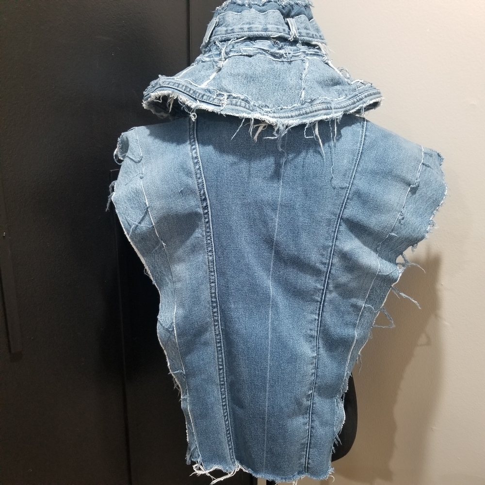 Levi's Light Blue Distressed Denim Vest with Matching Bucket Hat - Picture 5 of 6